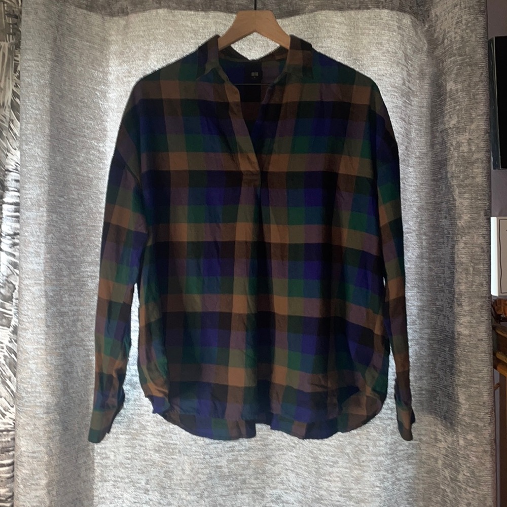 Medium darker flannel tunic smoke and pet friendly